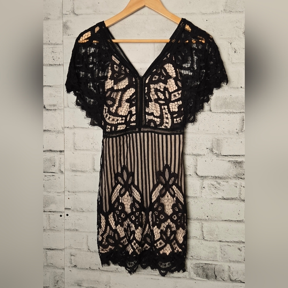 Boohoo Black Lace Bodycon Mini Dress Nude Lined V Neck Size 2